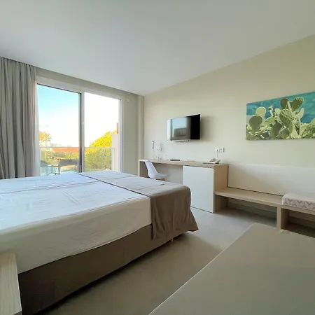 Garbi Cala Millor Hotel 4*